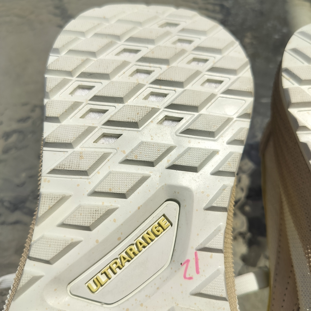 Vans Beige and White Sneakers - Picture 13 of 15